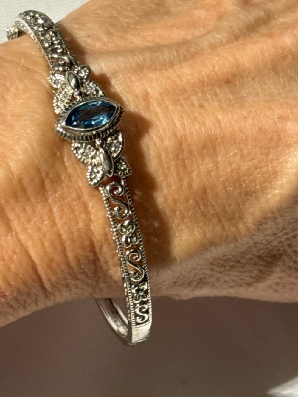 Sterling 925 Blue & White Topaz Butterfly Filigree Hinged Bangle Bracelet - Picture 3 of 7